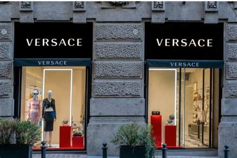 vicepresidente versace|versace business.